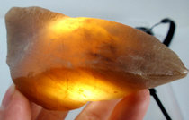 145 grams of authentic Bahrain stone national stone Fuhuang stone chicken blood stone frozen stone colored stone horn jelly