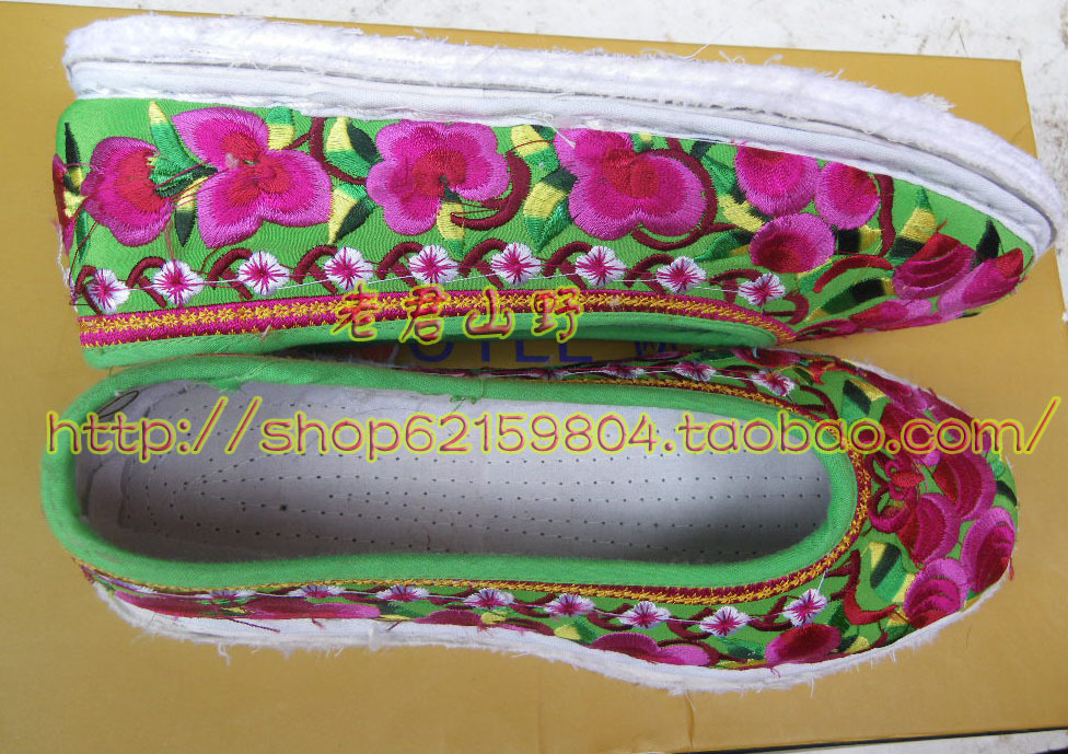 Yunnan Lijiang Naxi Cloth Embroidered Shoes Lijiang Features Embroidered Shoes Women's Shoes Lijiang Cloth Shoes