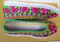 Yunnan Lijiang Naxi cloth embroidered shoes Lijiang characteristic embroidered shoes womens shoes Lijiang cloth shoes