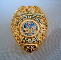 U.S. Fort Monterey Military Police Identification Badge Service Seniority Medal Suit Small Breast Badge