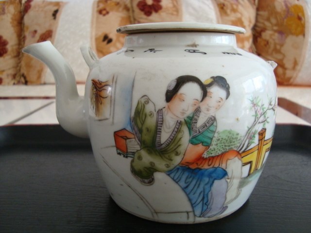 T1772 Qingdai Shuangmei Figure Five Colorful Characters Teapot
