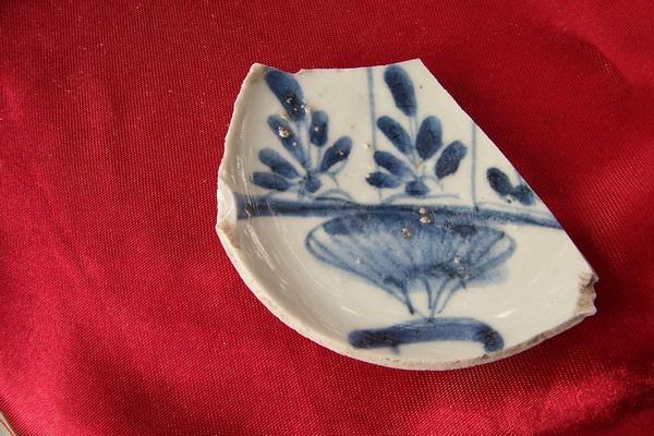 147 Ming Dynasty Ming Dynasty blue flower basket porcelain sheet specimen