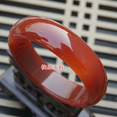 Natural widening thickens the Chinese red - agau bracelet with 54 - 66mm inner diameter