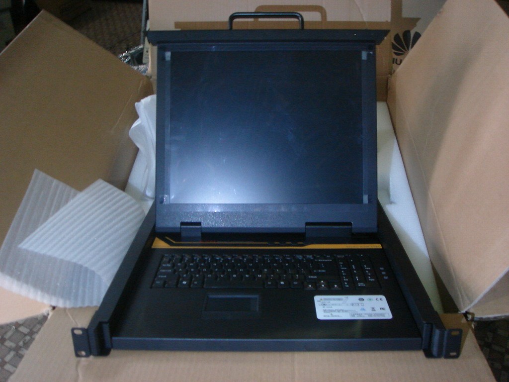 The new Qinan KVM KINAN single port PS 2 LCD KVM control platform KVM-1708D four-in-one