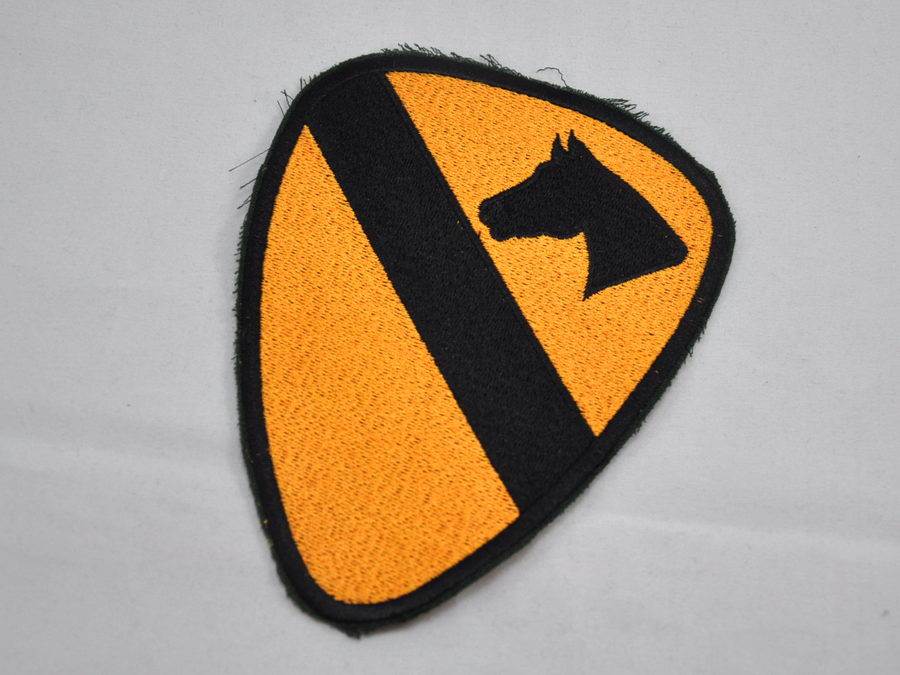 US Army USARMY First Cavalry Division Reengraving Vietnam War Vietnam War Cutting Edge Arm Badge Badge