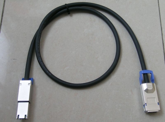 Original fit 1 m External SAS Line 34P TO 26P (physical figure)