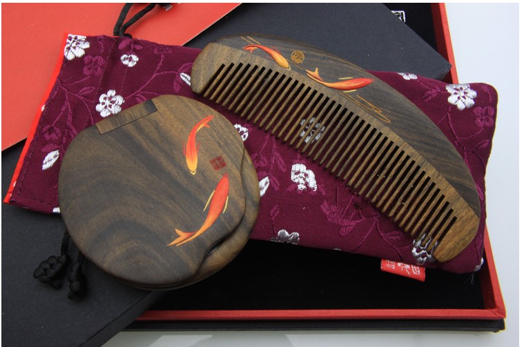 Tan carpenters sink your precious treasure wood comb Lacquer Art Comb gift box set of happiness more than one birthday present