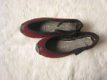 The Big Black Yi Old and Embroidered Shoes