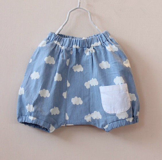 Girls' clothing 2021 summer clothing small and medium girls Korean version white clouds harem pants big PP hot pants baby denim shorts