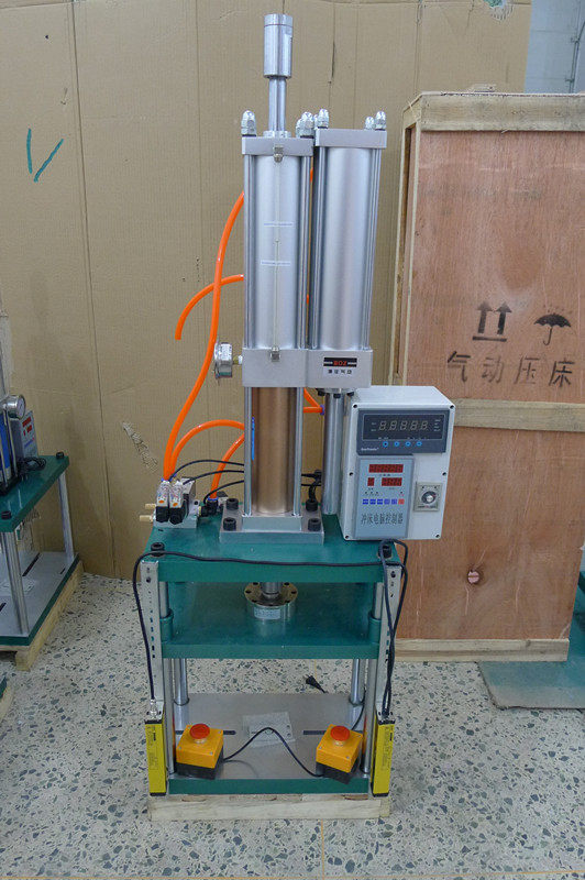 5 tons four-column automatic hedging machine foot button pneumatic hedging with pressure display digital device manufacturer direct sales