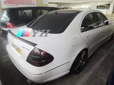 Suitable for carbon fiber Mercedes 03-09 E-class W211 E240 E280 E320 E63 A modified tail