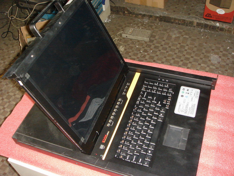 Qin'an KVM Kinan 8 Port 17 inch PS 2 LCD KVM control platform KVM-1708 spot