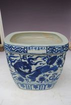 Ming Jiajing Blue and Flower Taizhi Taibao Lion Ruibeast Painting Cylinder