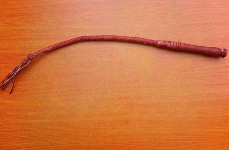 Horse whip) special price red steel wire lengthened 70 cm equestrian whip teaching whip performance prop whip (wooden handle)