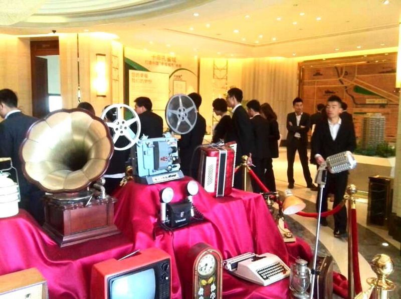 Nostalgic theme scene Old object scene Nostalgic setting for the new real estate release of Peacock City in Langfang University Town