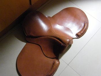 ຫນັງ saddle ຫ້າດອກ