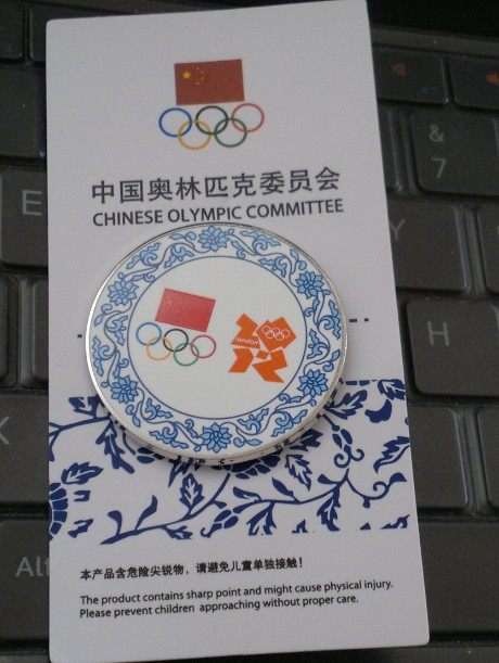 2012 London Olympic badge Chinese delegation Chinese Olympic Committee NOC blue and white porcelain badge orange