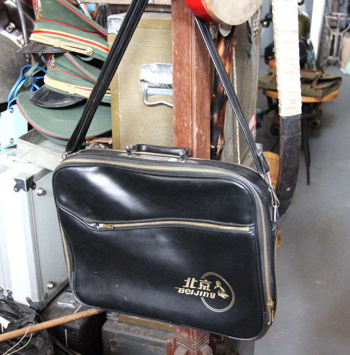 Black Beijing leather aircraft and Great Wall patterns two (film and television props lease 50 yuan)