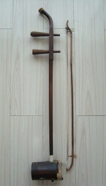 T1495 Republic of China Huanghua pear wood refined erhu with yellow and exquisite pulp