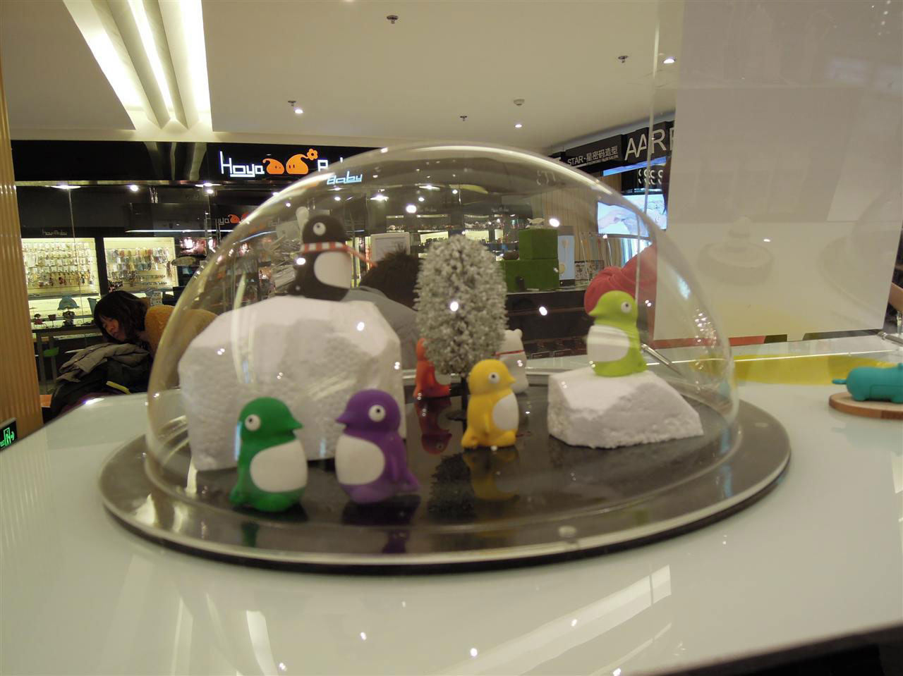 Shenzhen Desheng Organic Glass Co., Ltd. customizes organic glass dust cover space cover