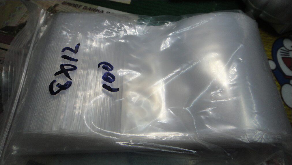 8*12 Self-sealing bag Plastic bag packing bag thickened transparent clip chain bag 11 yuan 100