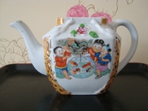 T1927 China Porcelain: Three Little Childrens Fish Long Change Teapot Pseudo Full Period