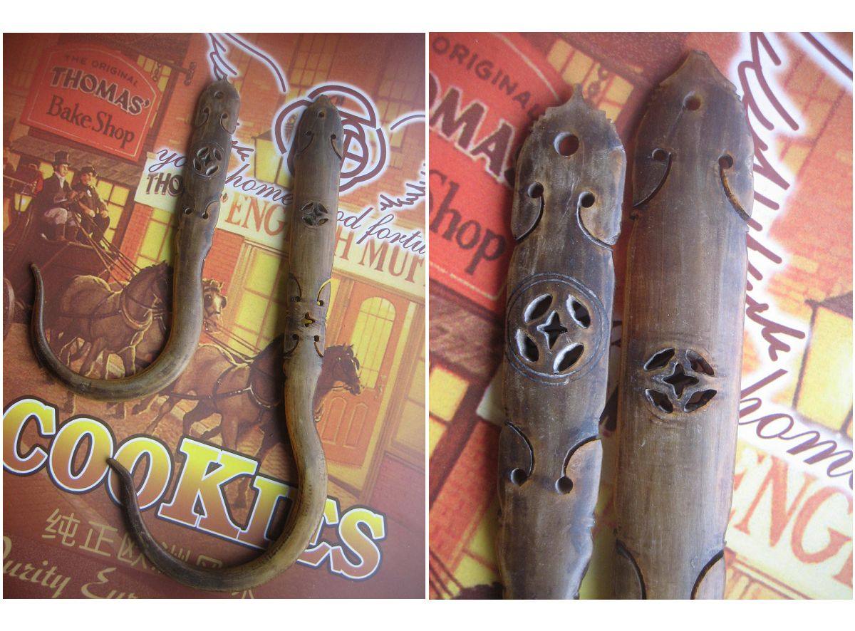 Qing Dynasty High Class Horn Pendant Hollowed-out Engraving Money Figure Mosquito Nets Hooks Bird Cage Pendant Intact Pair