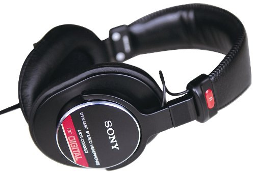 (TOTAL AGENT LINE GOODS) SONY MDR-CD900ST Recording Division listens to headphones
