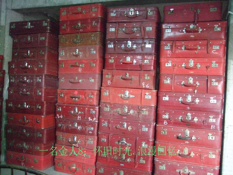 Nostalgia Real Old Suitcases Suitcases Second-hand Red Suitcases Suitcases For Display Props Advertising Lots of Ordering