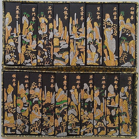 Old Hu Kaiwen emblem ink ink block ink strip song smoke ink craft ink collection ink Huangshan figure 16 two 