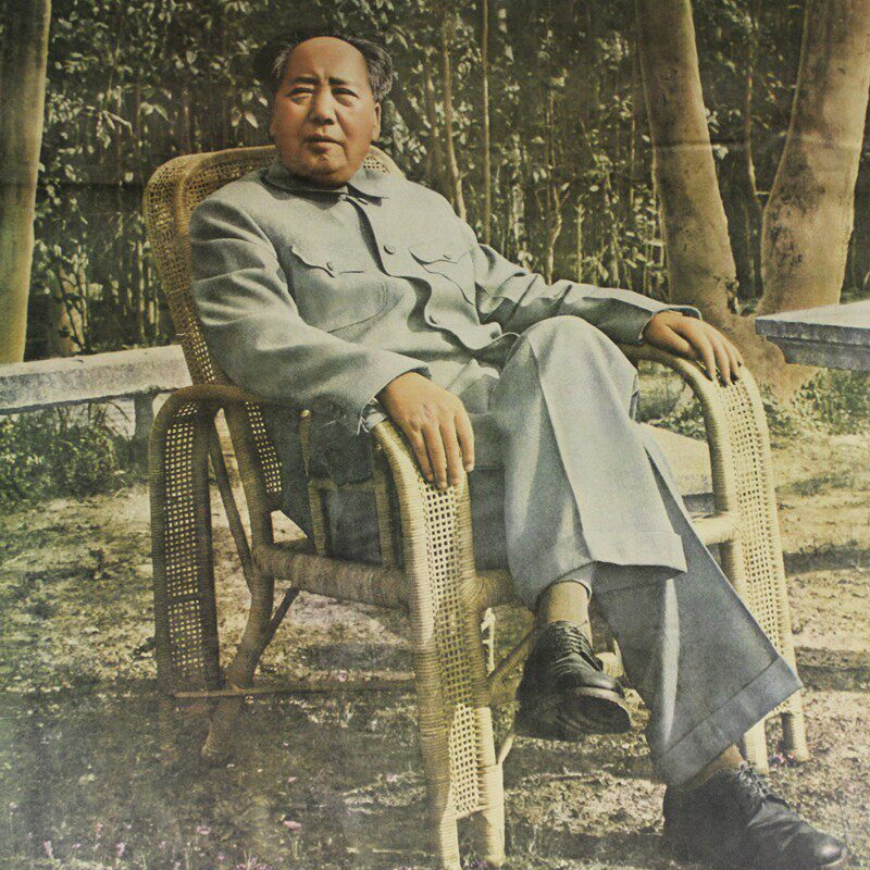 Bag express new character painting antique landscape painting antique middle hall painting famous painting living room hanging wall chairman basking in the sun