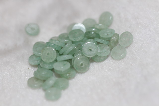 Tibetan Buddhist beads accessories, local jade separators, the opposite hole is 0.15cm, the diameter is 0.6cm