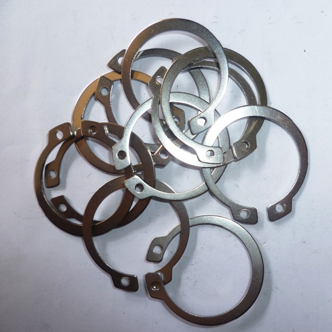 Stainless steel shaft with a C-type clasp GB894 shaft used when the Sichuan M8-M26