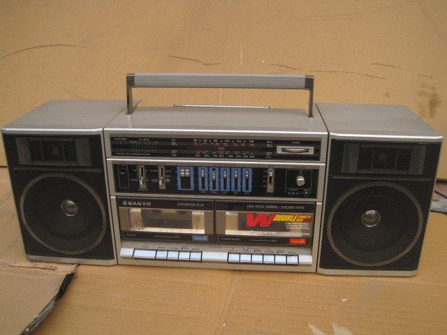 Original dress Sanyo C35 recorder radio cassette recorder with good color and function all normal