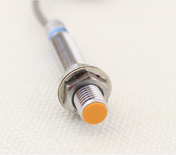 CHIIB international brand Hugong LJ8A3-1-Z BY DC three-wire PNP normally open proximity switch embedded M8