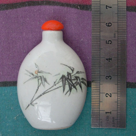 Thirty years ago, Xichang Smoke Factory stock porcelain snuff pots