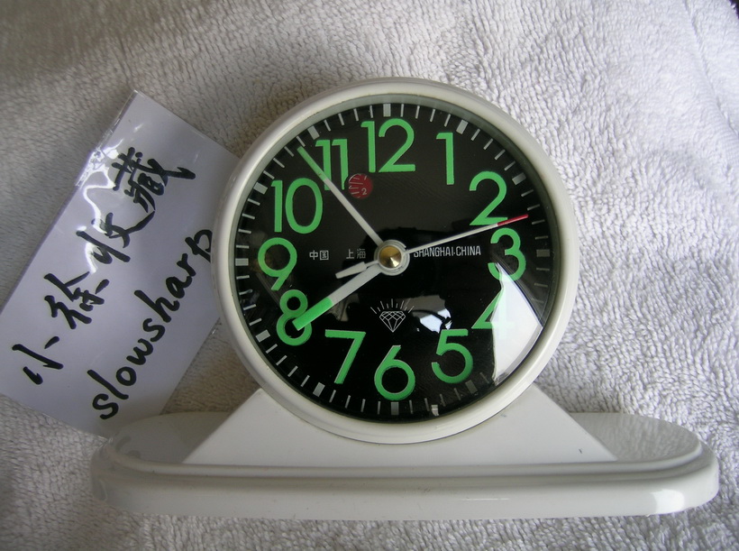 90s out-of-print stock brand new old mechanical alarm clock diamond brand white shell big word luminous export model