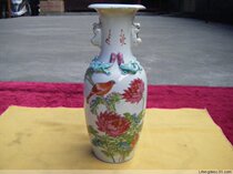 Qing Tongzhi Flower and Bird Pattern Lion ears Mud Dragon pile plastic Vase(Bao Zhen Bao Lao)