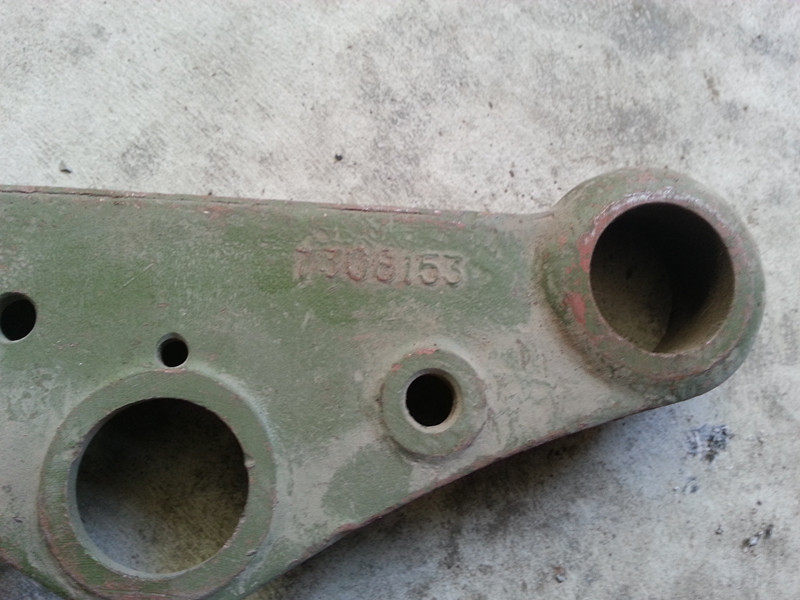 Upper plate on front fork of Yangtze River 750 satchel locomotive