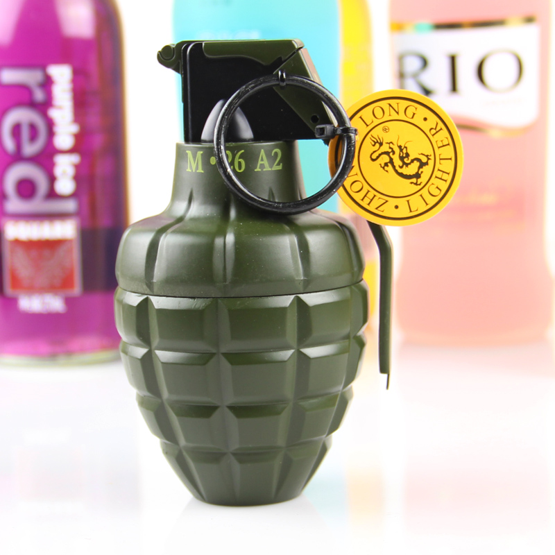 Large model creative military ashtray windproof lighter personality novel and unique ashtray separate gift box set