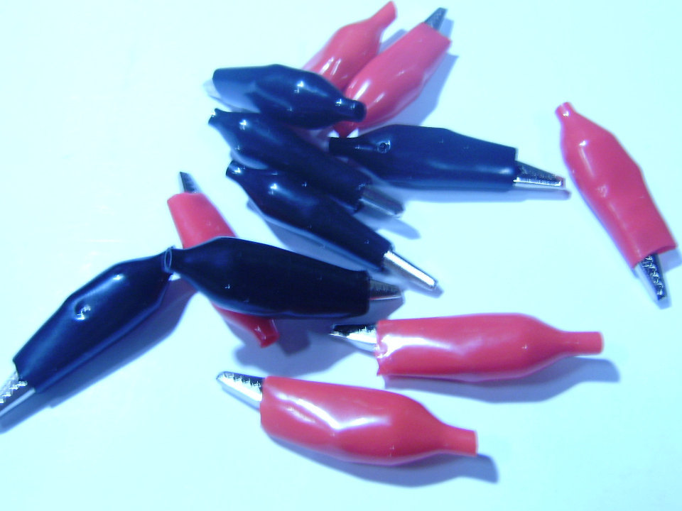 Alligator test clip with foreskin, commonly used by electronic enthusiasts, medium-sized alligator clip, one clip