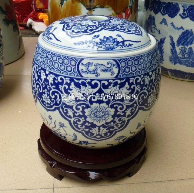 Blue and white porcelain urn Porcelain urn Jingdezhen ceramic urn Funeral supplies Porcelain coffin