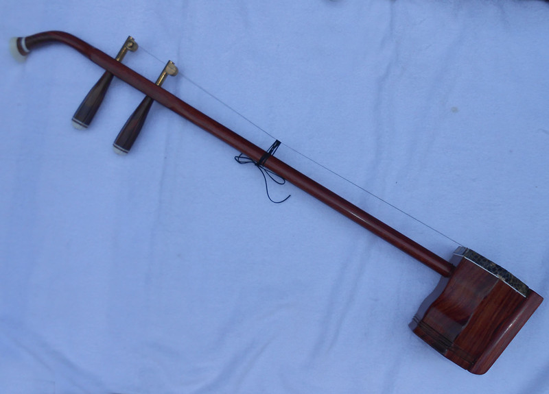 Old mahogany erhu copper shaft wooden shaft send erhu box bow code rosin factory direct sales