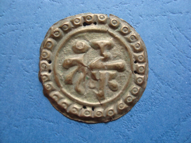 T667 decorations on the old lady's hat in the Silver Badge of the Qing Dynasty