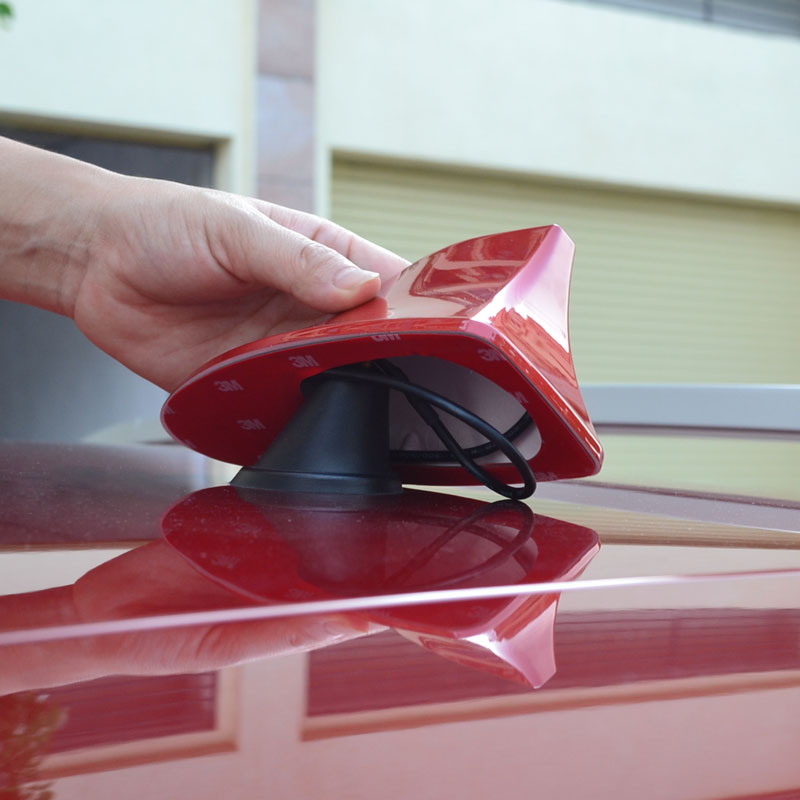 angeno modern I30 car retrofitted with new band signal shark-radio antenna