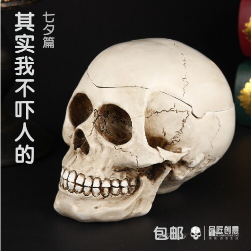 European and American skull ashtray creative fashion cover ashtray large creative birthday gift