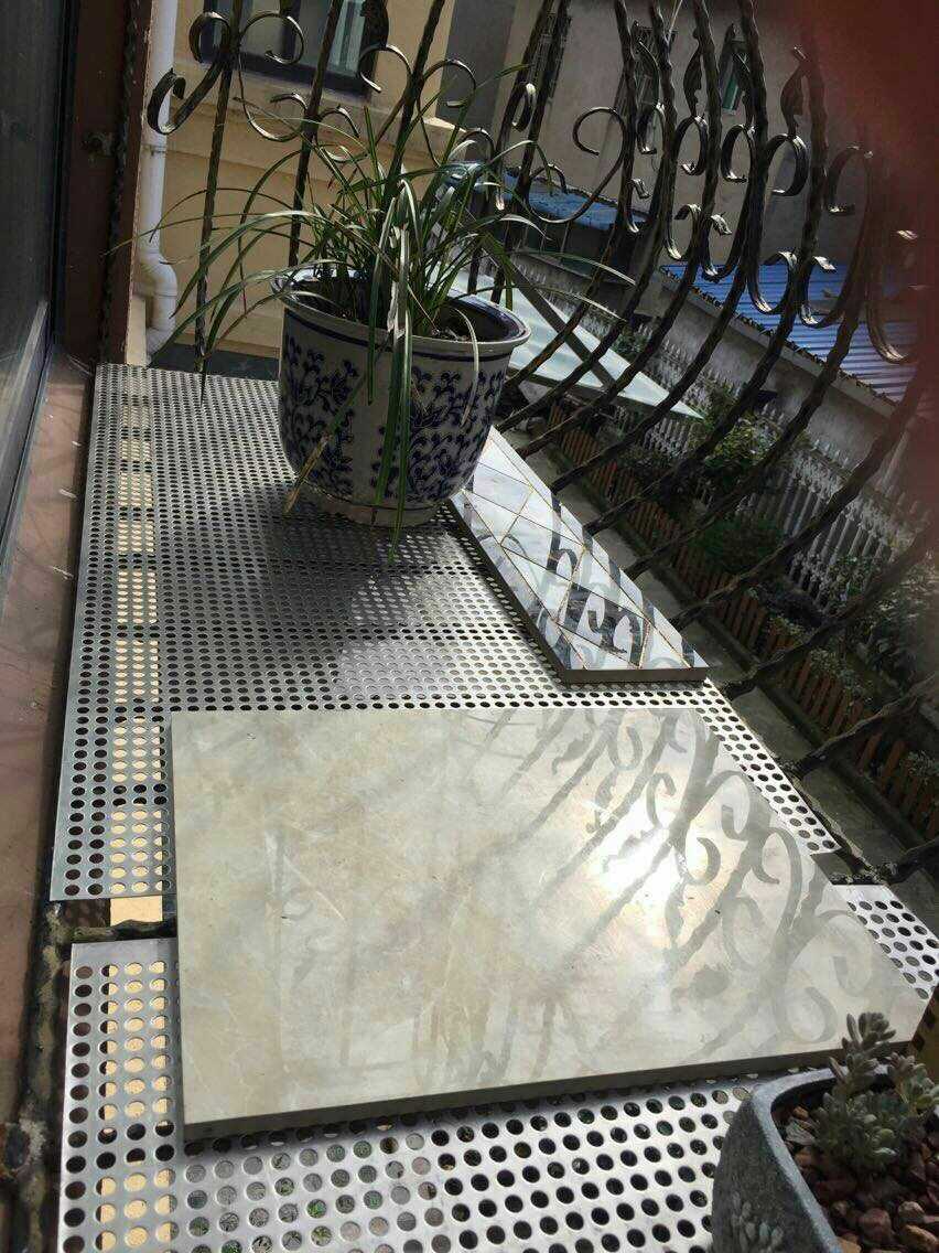 304 stainless steel flower stand backing plate special mesh punching mesh galvanized iron plate punching spot supply