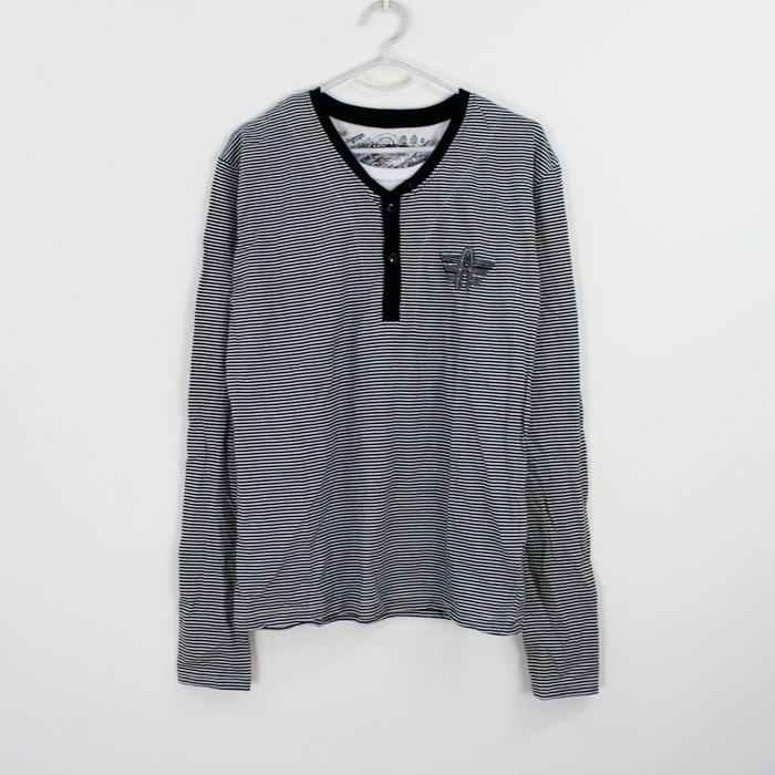 Spring Korean version sashimi men's long sleeve T-shirt V neckline inset spring and autumn loaded with clothes T-shirt damp man