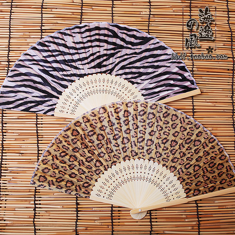 New promotion Japanese cloth noodles fan day style and wind folding fan personality tide fan zebra BAO WEN