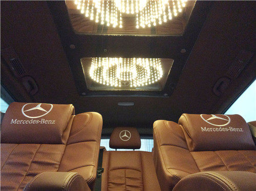 Chongqing Binz Cronyano Vignetism business retrofit Comic Stars Electric Massage Swivel Seat Bar Wood Flooring